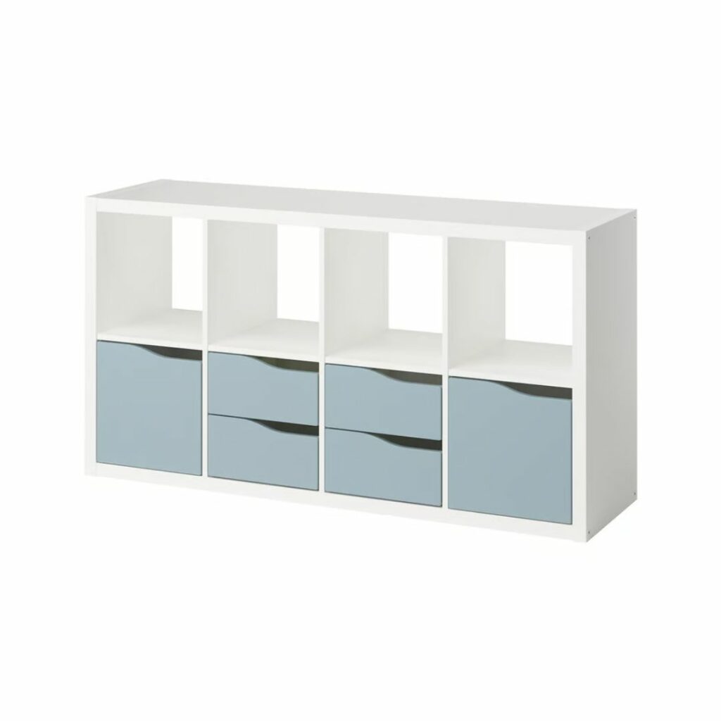 Étagère Kallax disponible en différentes couleurs et modulable avec portes, tiroirs et paniers de rangement.