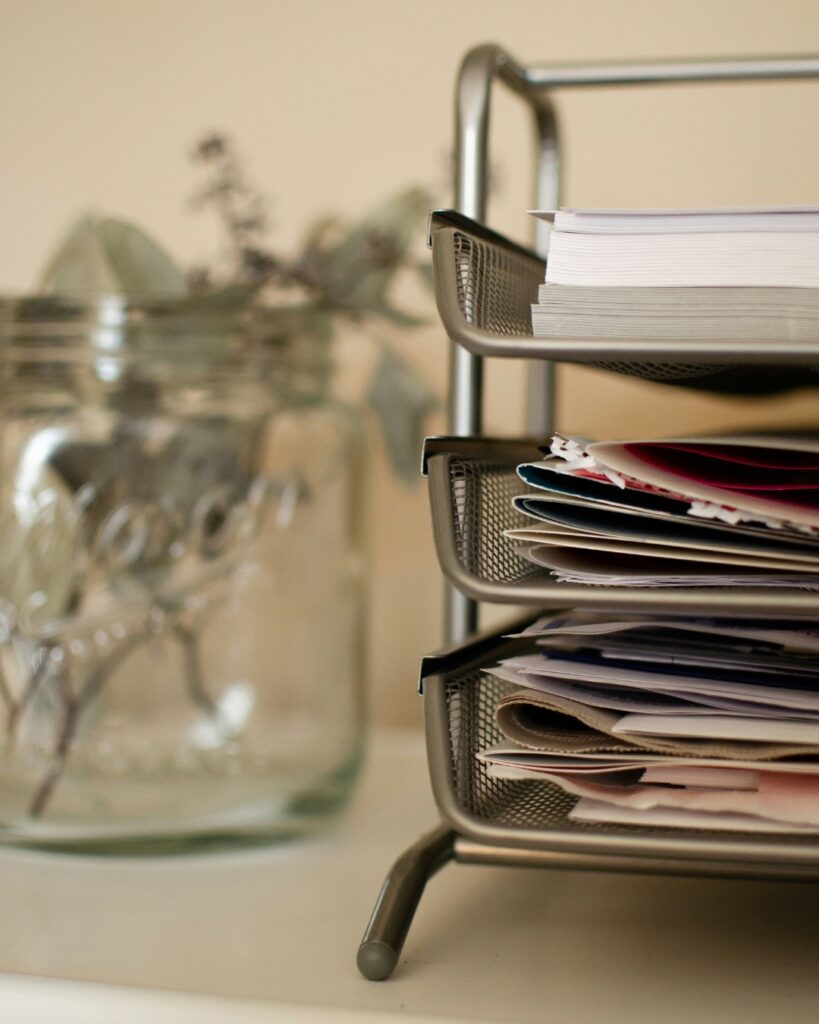 Documents et papiers à trier et à organiser pour faciliter la préparation d’une succession.
